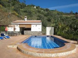 Luxury villa in Sayalonga