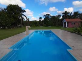 Mini Casa Chácara Zulin's - AMOR E ACONCHEGO, hotel con piscina en Pontal do Paraná