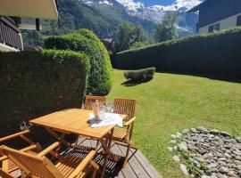 Chamonix Garden Flat with a View of Mont-Blanc, cheap hotel in Chamonix-Mont-Blanc