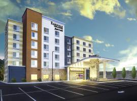 Fairfield Inn & Suites by Marriott Asheville Tunnel Road, хотел близо до Eastvale Shopping Center, Ашвил