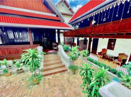 Villa Phathana Royal View Hotel, hotel cerca de Manivanh College, Luang Prabang