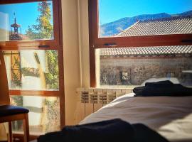 La Villa: Canales de la Sierra'da bir hostel