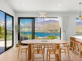 Contemporary & Plush - 4 Bedroom House