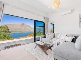 Modern, Plush & Picturesque - Wynyard Top