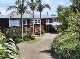 The Waiheke Lodge, hotel in Onetangi