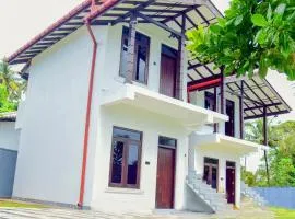 Muthu Villa 94 Midigama