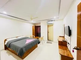 Royal Care With Greenery Comforts