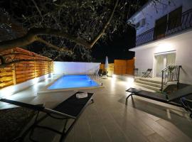 Luxury apartment Petra with private pool, apartamentai Zadare