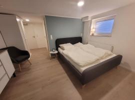 Zimmer im Souterrain mit eigenem Bad, hotel i Celle
