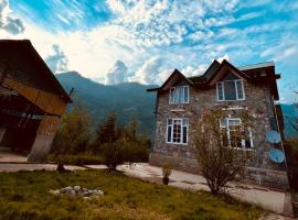 Flüstern -a Boutique Hostel, hotel sa parkingom u gradu Manali