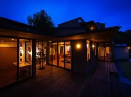隠れ家アートヴィラ Villa Revolla