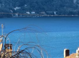 Laura's House, a whole house with a lake view, 5 kilometers from Varenna, hotel v destinaci Lierna