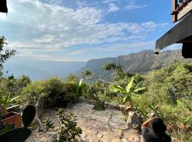 Domo Geodésico frente al Cañón del Chicamocha, atostogų namelis mieste Los Santosas