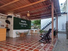 White Taganga, guest house in Taganga