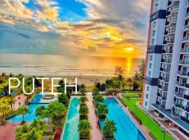 PUTEH Timurbay Beachfront Private SEA view Suite Kuantan, resort em Kuantan
