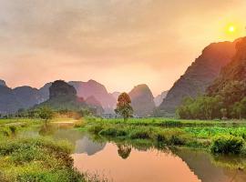 Nice homestay in Ninh Binh, hótel með sundlaugar í Nguyên Ngoại