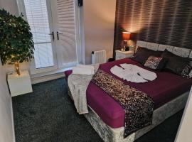 Unit 8 Adult Lovers Hotel, hotel with jacuzzis in Handsworth