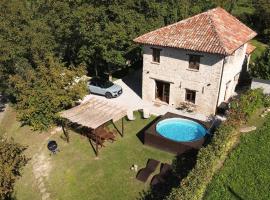 Spacious Langhe Vacation Family House With Large Garden - Nocciolina, atostogų būstas mieste Bossolasco