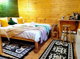 Gradina Tisa, cabin in Comăneşti
