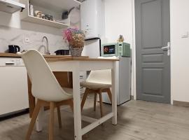 Appartement au rez-de-chaussée avec jardin privé, hôtel à Margny-lès-Compiègne