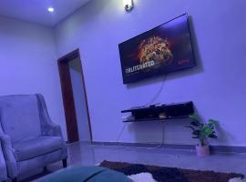 Essential Homez 3 Bedroom Serviced Apartment, Ago Palace way Okota, apartman Lagosban