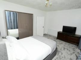 Impeccable 3 bedroom house, hotel v destinaci Plumstead