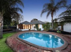 luxury 5 bedrooms, Pool, Quiet, hotell i Melbourne