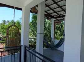 Serenity Lodge, apartment in Ahangama