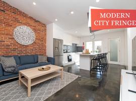 Character filled cottage in Norwood - Free wine, hytte i Adelaide