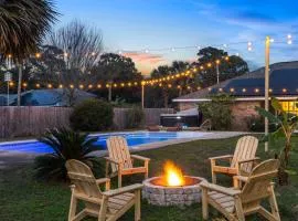 Gulf Breeze Beach House w Pool Huge Hot Tub and Sauna