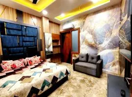 Premium Homestay Near Banke Bihari Ji with Power Backup - Free WiFi - Washing Machine etc