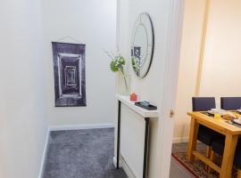 Stay at Waltz Gate, hotel with parking in Horley