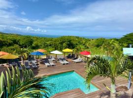 Old Crow Hotel and Suites: Vieques şehrinde bir otel