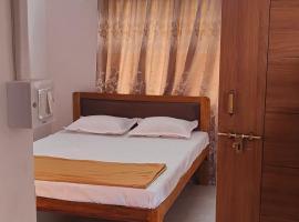 roops Home stay, hotel in Alibag