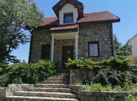 Pelister Riverside Villa, cottage sa Bitola