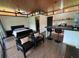 Pacheco Tours Rainforest Cabins, hotel di Drake