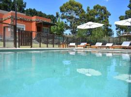 Icalma De La Sierra, hotel v destinaci Tandil