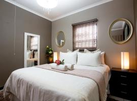 URlyfstyle Cottage 10km from OR Tambo Int Airport, hotel en Kempton Park