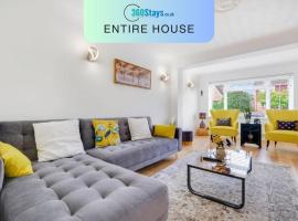 Luxury 5 BDR 2 BA House with Parking in Sandhurst By 360Stays, khách sạn sang trọng ở Sandhurst