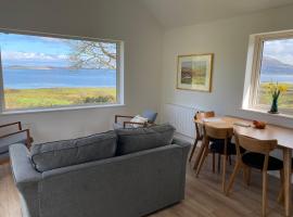 Curlew Cottage, hotel with parking in Beltra