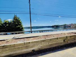 Lake Winnisquam 1 Bedroom Condo with Lake Views, pet-friendly hotel in Tilton