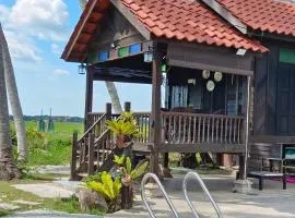 Kampung Cheq Homestay - Private Pool, Free Wifi, Netflix