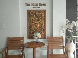 The rich room ห้องพักนครราชสีมาใกล้เซ็นทรัล, hotel en Nakhon Ratchasima