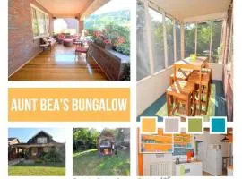 Aunt Beas Bungalow - Right in town!