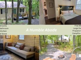 A Humble Abode - A Modern Woodsy Retreat, koča v mestu Great Cacapon
