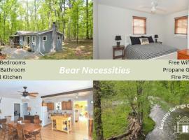 Bear Necessities -Forget your Worries!, hotel v mestu Great Cacapon