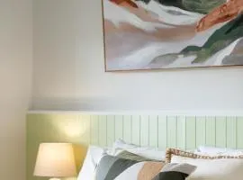 The Elements l Earth l 4 Stunning Apartments each with Private Outdoor Dining l Walk to the Beach l Event Friendlyl Wifi l Netflix l Outdoor Shower l Communal BBQ Pavilion and Lawn Area l