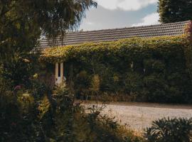 Hideaway Farmlet Romantic Cottage with Miniature Goats, agroturismo en Penguin