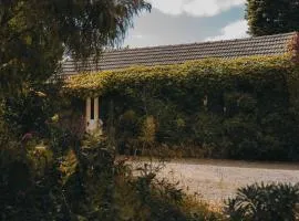 Hideaway Farmlet Romantic Cottage with Miniature Goats