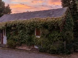 Hideaway Farmlet Romantic Cottage with Miniature Goats